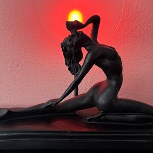Vintage Elegant Black Sculpture Art Piece lamp